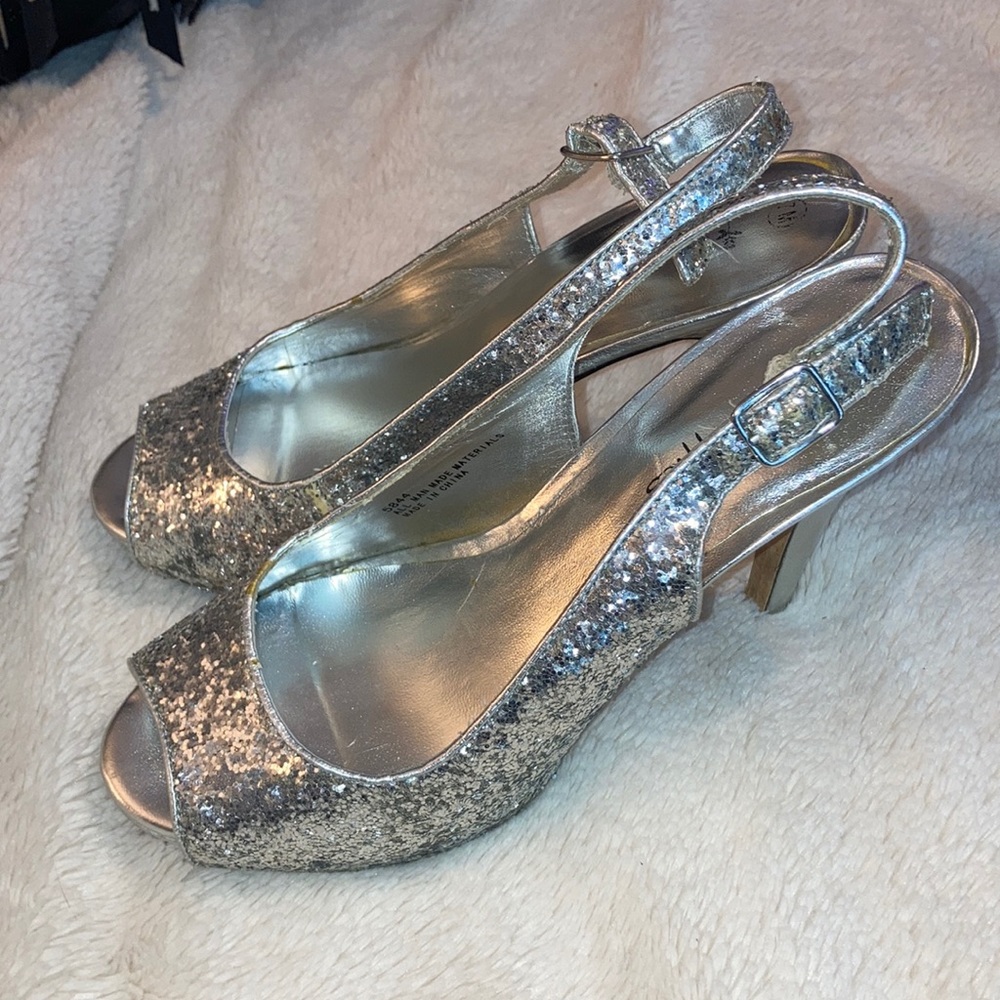 Gorgeous sparkly open toed shoes